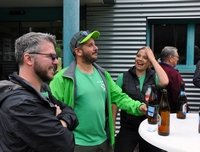 Fake ! Fake ! René mit einer Cola in der Hand