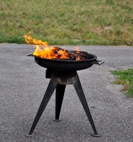 das Feuer brennt - warten auf die Glut